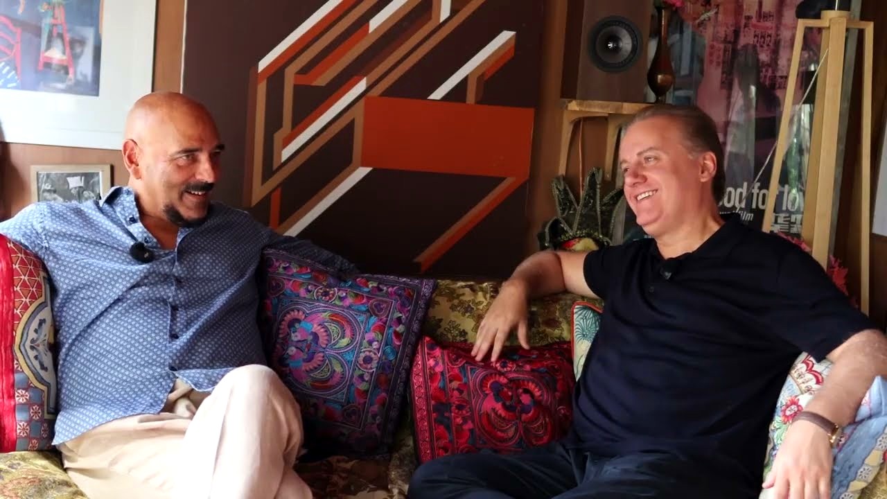 Josu de Solaun y César Wonenburger sonriendo en El Diván
